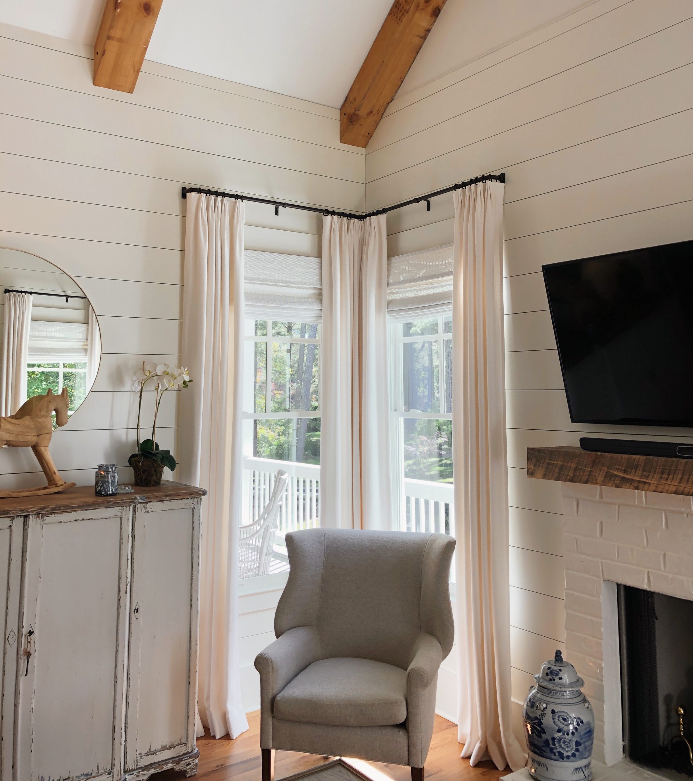 Farmhouse interior design by Laura Ramsey Interiors
