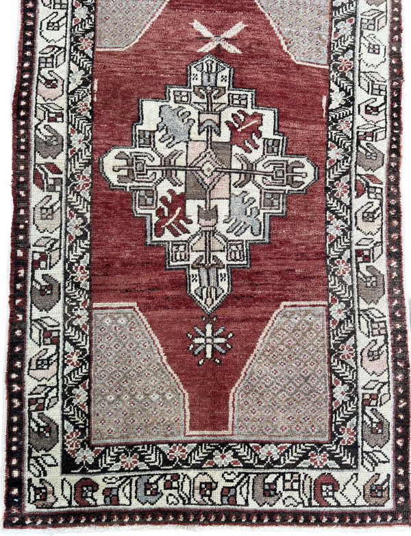 Moore vintage Turkish rug for home décor